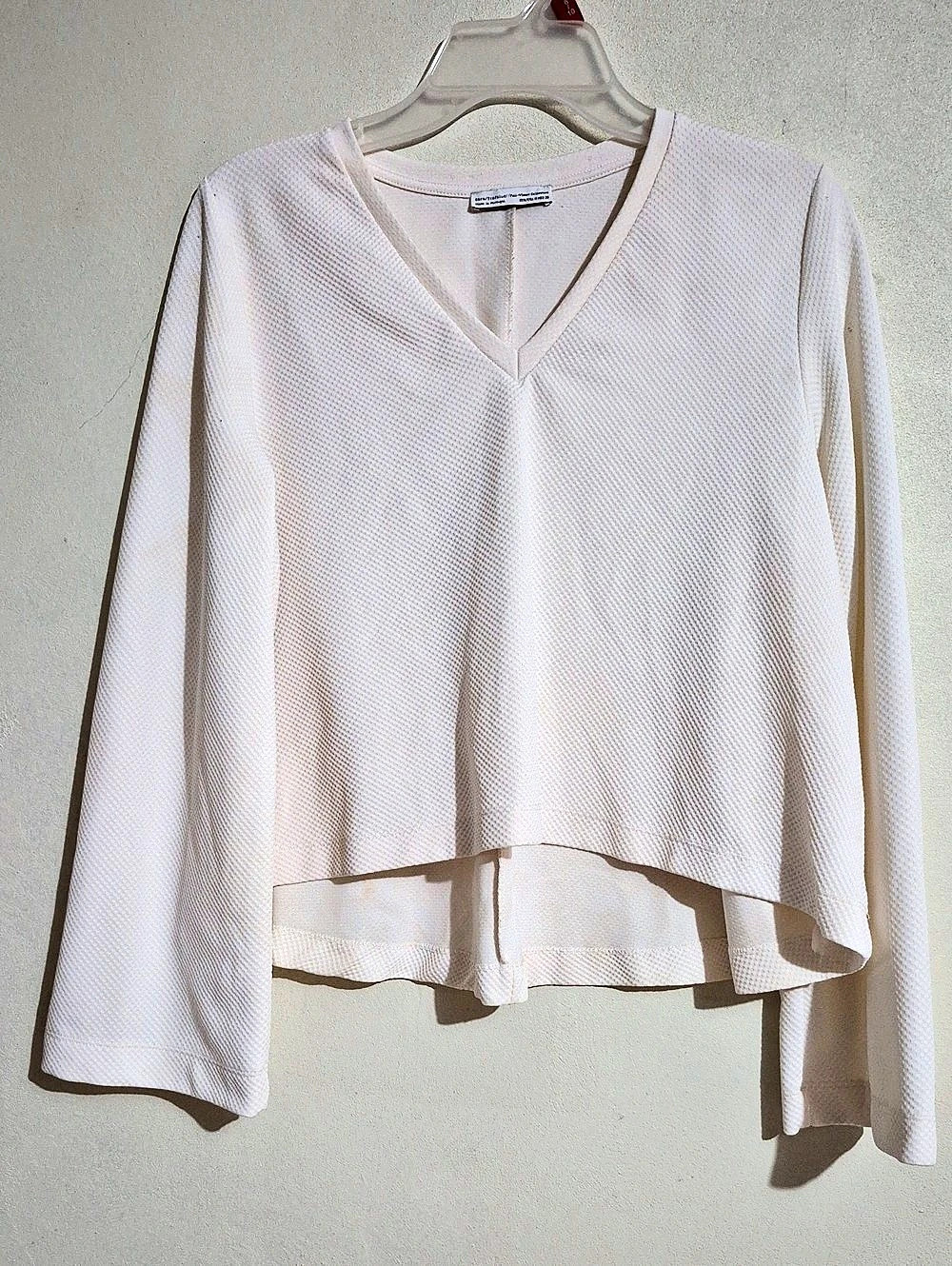 Zara Long Sleeve V-Neck Top in White Size Medium
